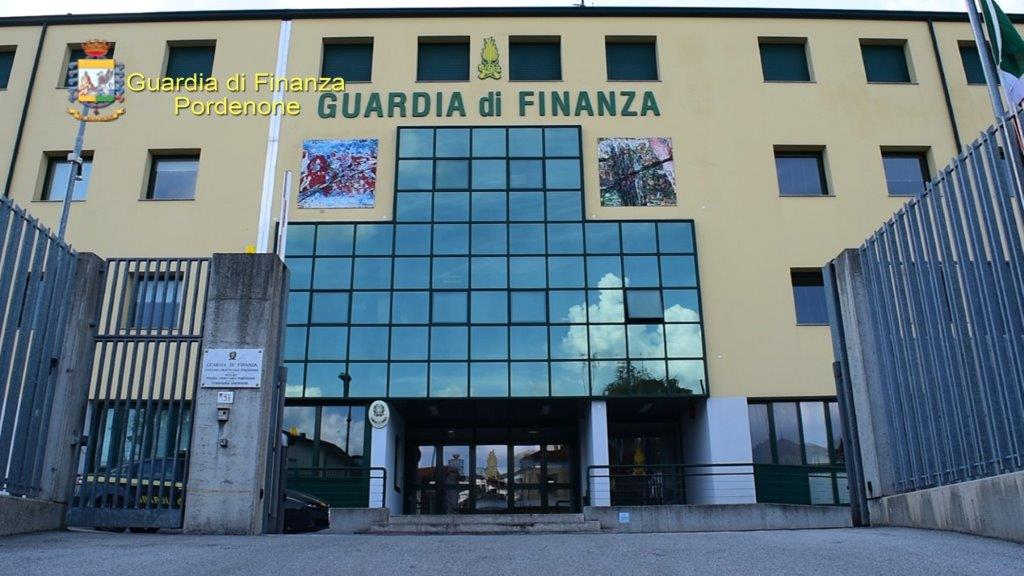 CAPORALATO PER OLTRE 400 OPERAI IRREGOLARI: SCOPERTA FRODE FISCALE MILIONARIA DALLE FIAMME GIALLE DI PORDENONE
